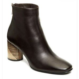 NIB Taryn Rose Francesca Wooden Style Heel Black Leather Ankle Boots. 7